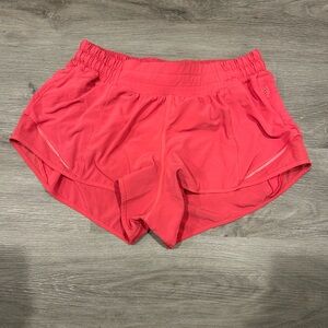 Lululemon Hotty Hot Low Rise 2.5” Lined Shorts Lip Gloss 6 *discontinued*